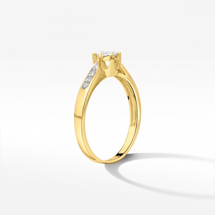 Pierścionek zaręczynowy z diamentami