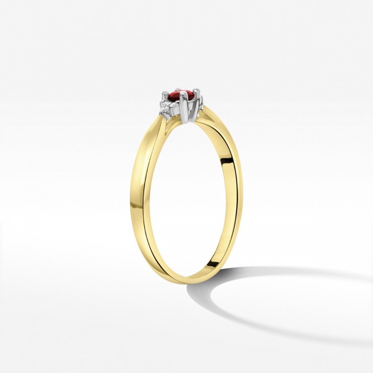 Pierścionek z rubinami i diamentami
