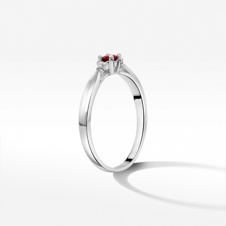 Pierścionek z rubinami i diamentami
