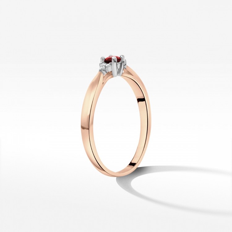 Pierścionek z rubinami i diamentami