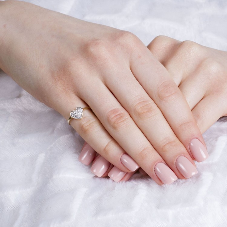 Złoty pierścionek serce wysadzane cyrkoniami