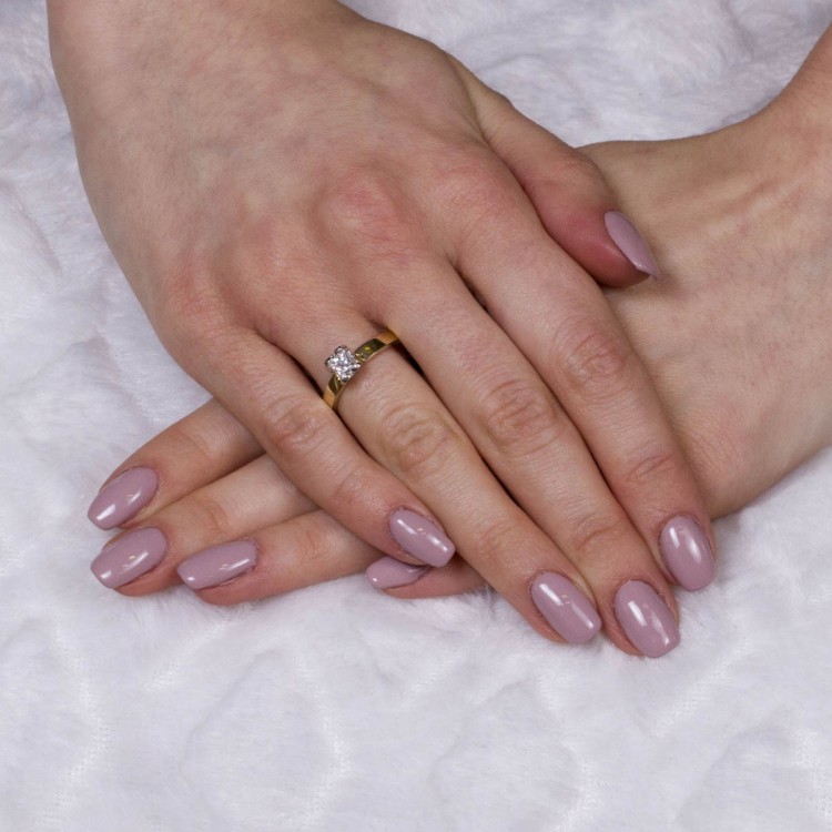 Pierścionek ze złota z cyrkoniami