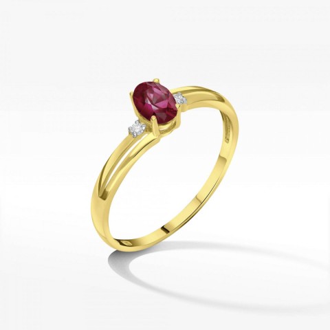 Złoty pierścionek z rubinem i diamentami