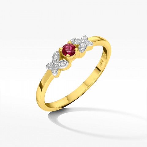 Złoty pierścionek z rubinem