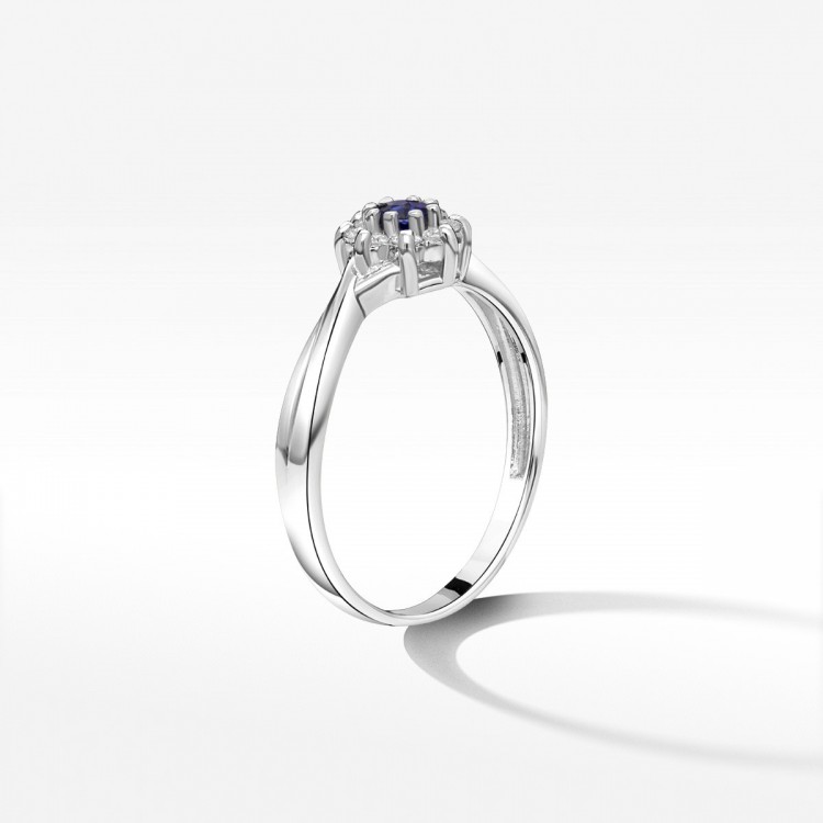 Pierścionek z białego złota z szafirem