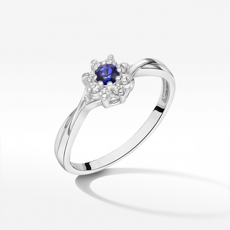 Pierścionek z białego złota z szafirem