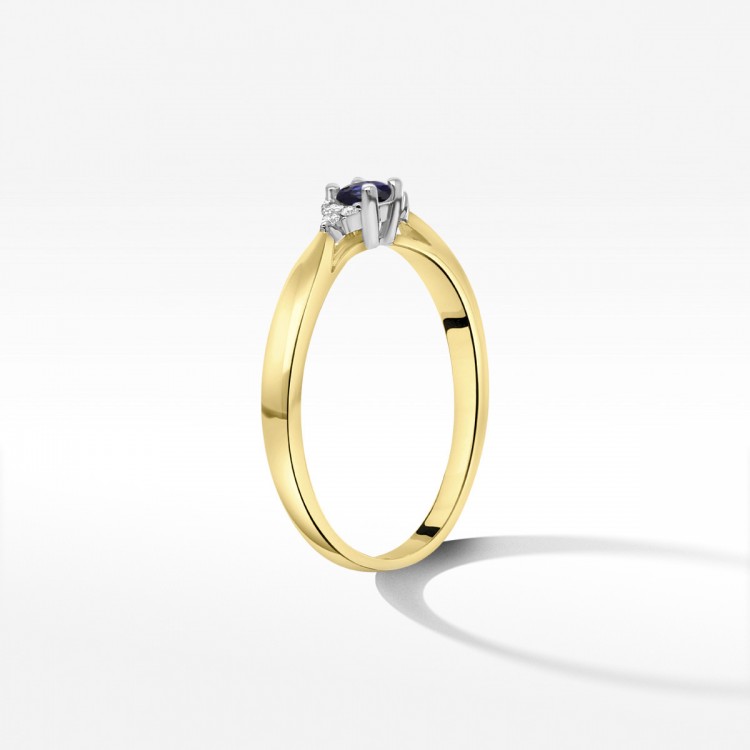 Złoty pierścionek z szafirami