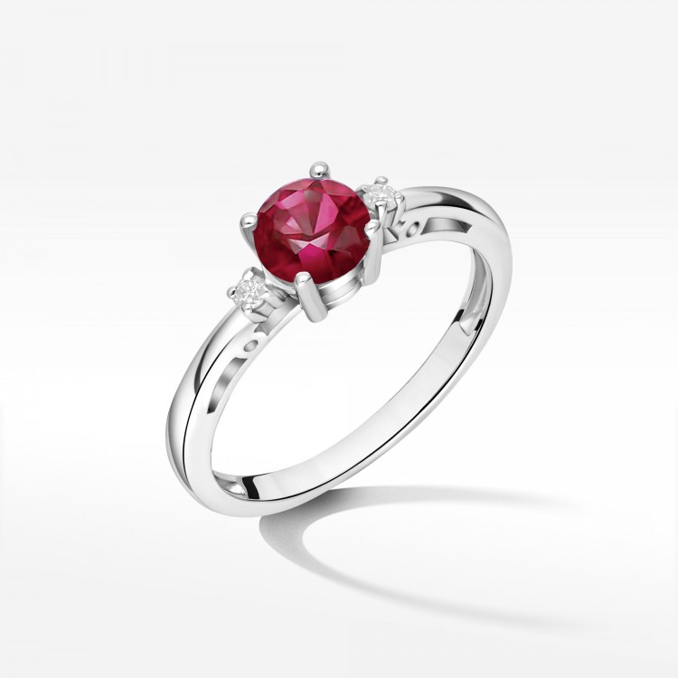 Złoty pierścionek z rubinem i diamentami