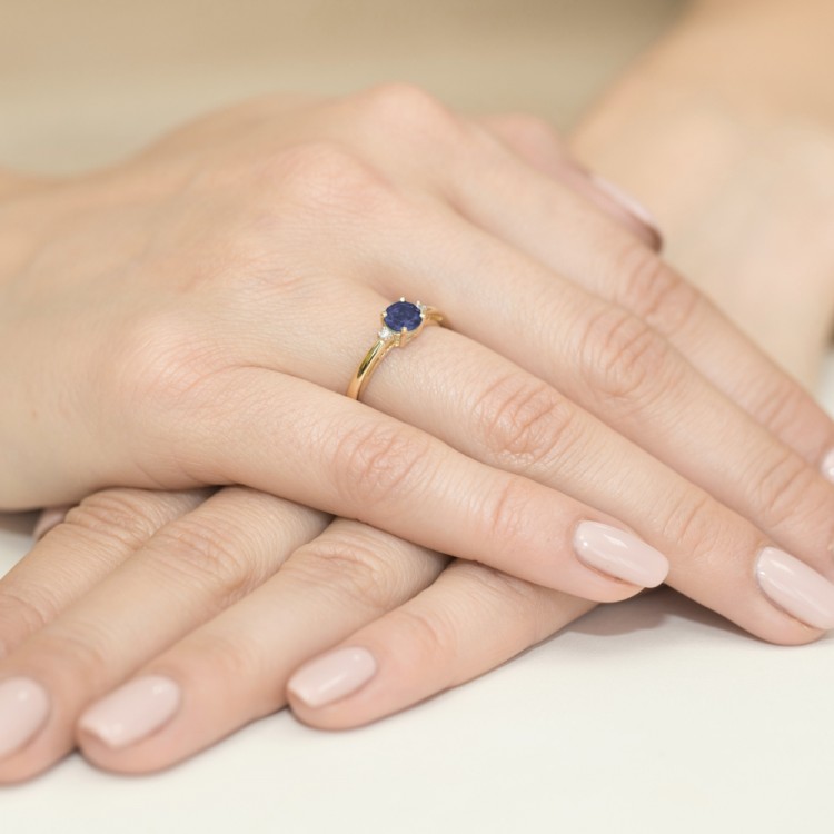 Pierścionek zaręczynowy z szafirem