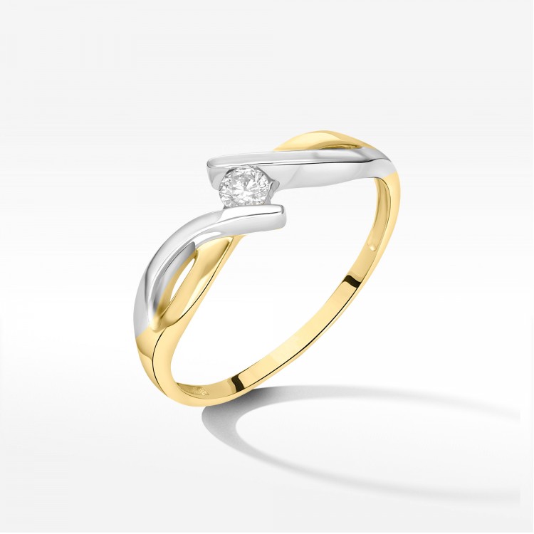 Pierścionek zaręczynowy z diamentem