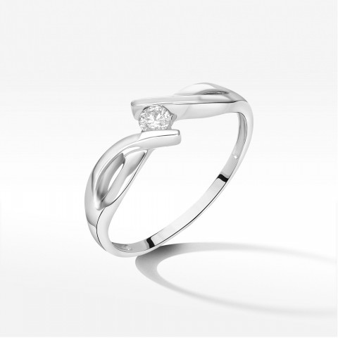 Pierścionek zaręczynowy z diamentem