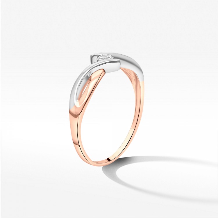 Pierścionek zaręczynowy z diamentem