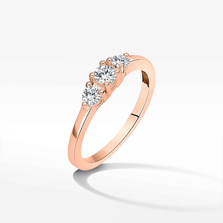 Pierścionek z trzema diamentami