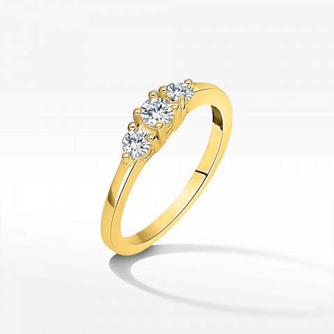 Pierścionek z trzema diamentami