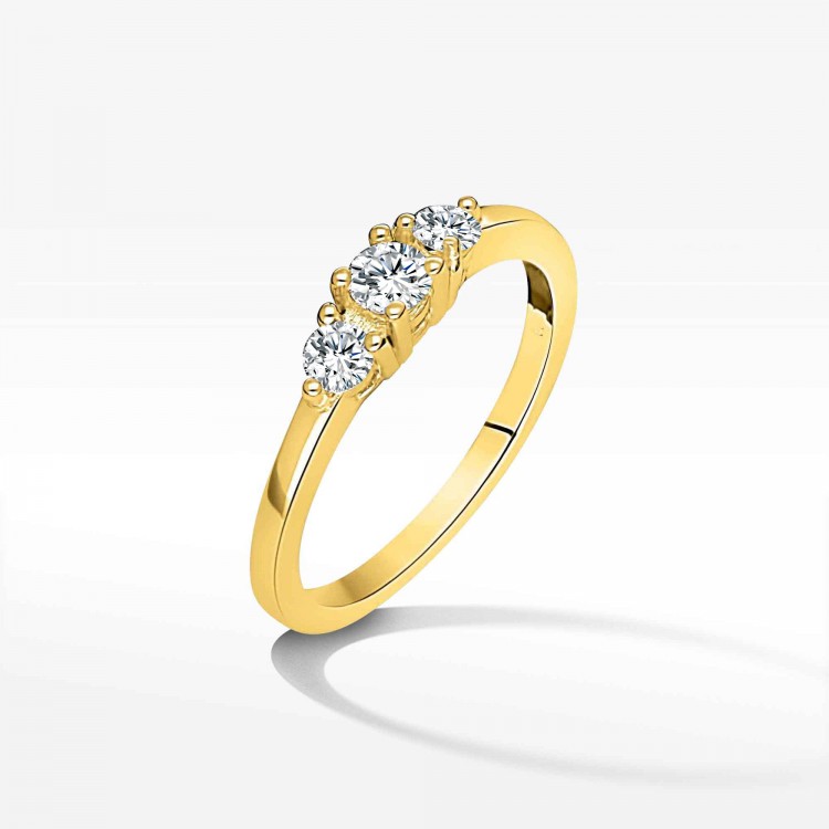 Pierścionek z trzema diamentami