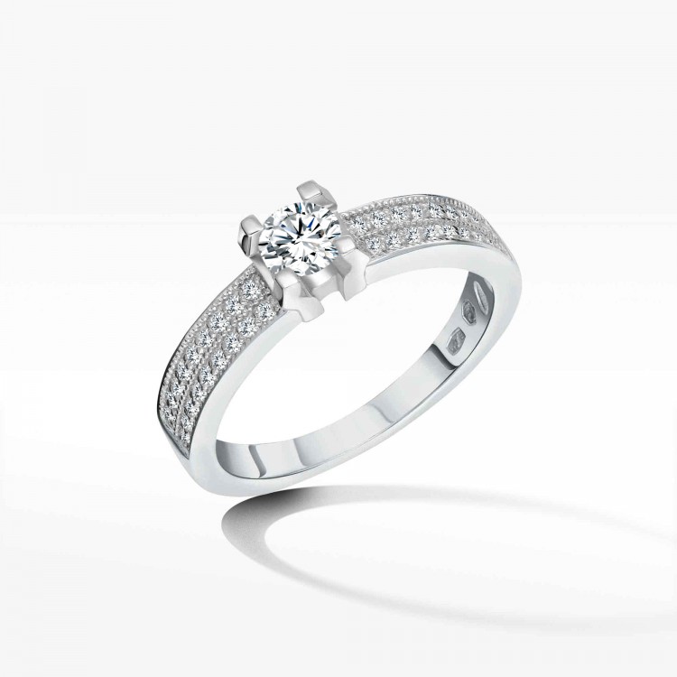 Pierścionek z białego złota z diamentami