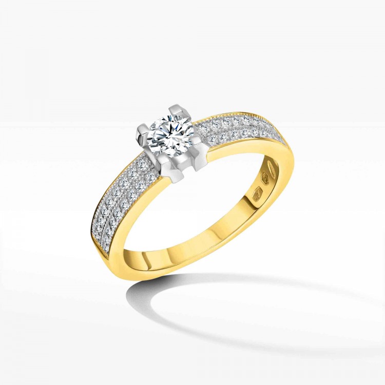 Pierścionek ze złota z diamentami