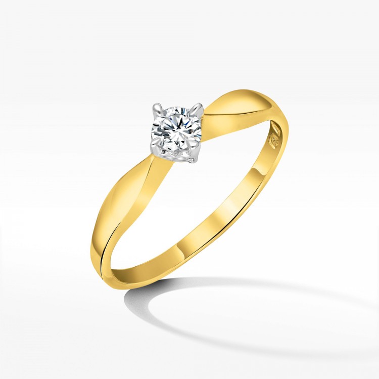 Złoty pierścionek z diamentem