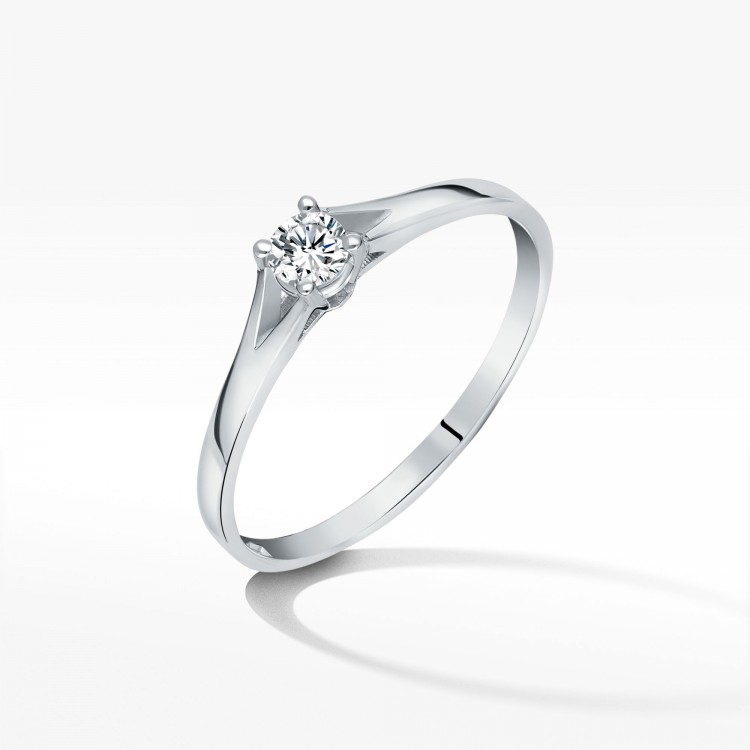 Pierścionek z białego złota z diamentem