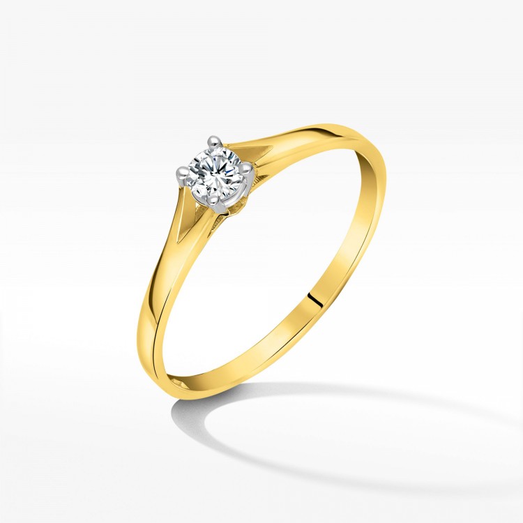 Złoty pierścionek z diamentem
