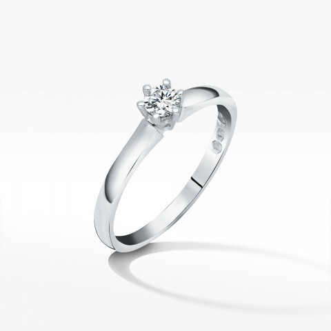 Pierścionek z białego złota z diamentem