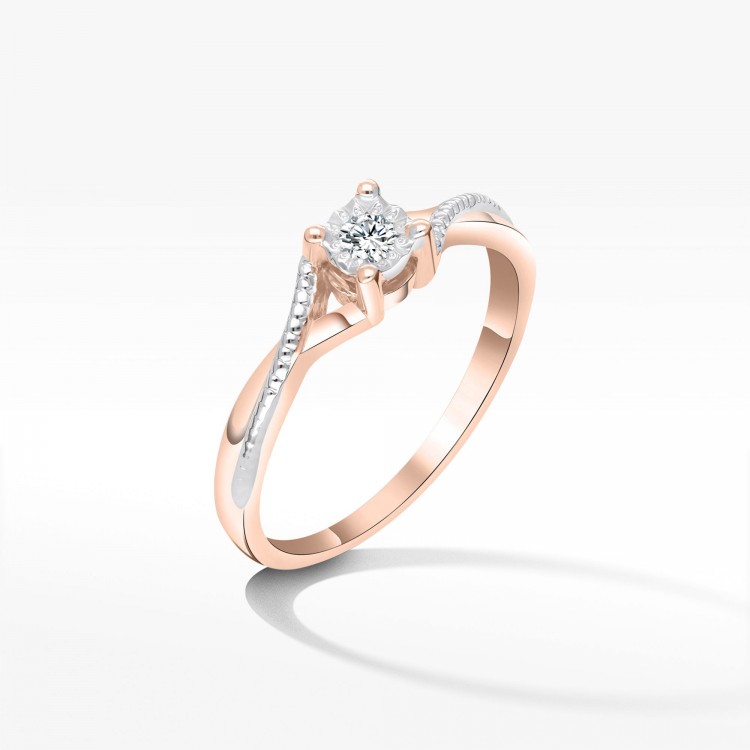 Pierścionek z diamentem