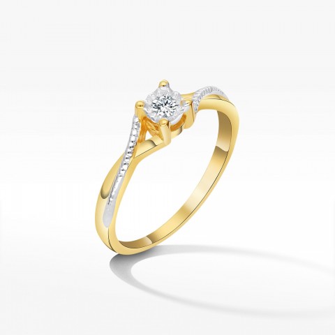 Pierścionek z diamentem