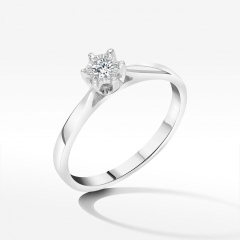 Pierścionek z diamentem