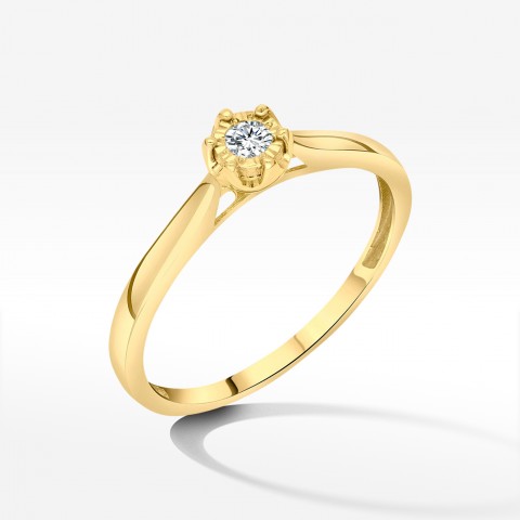 Pierścionek z diamentem