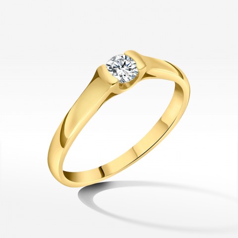 Pierścionek z diamentem