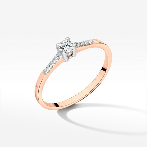 Złoty pierścionek z diamentami