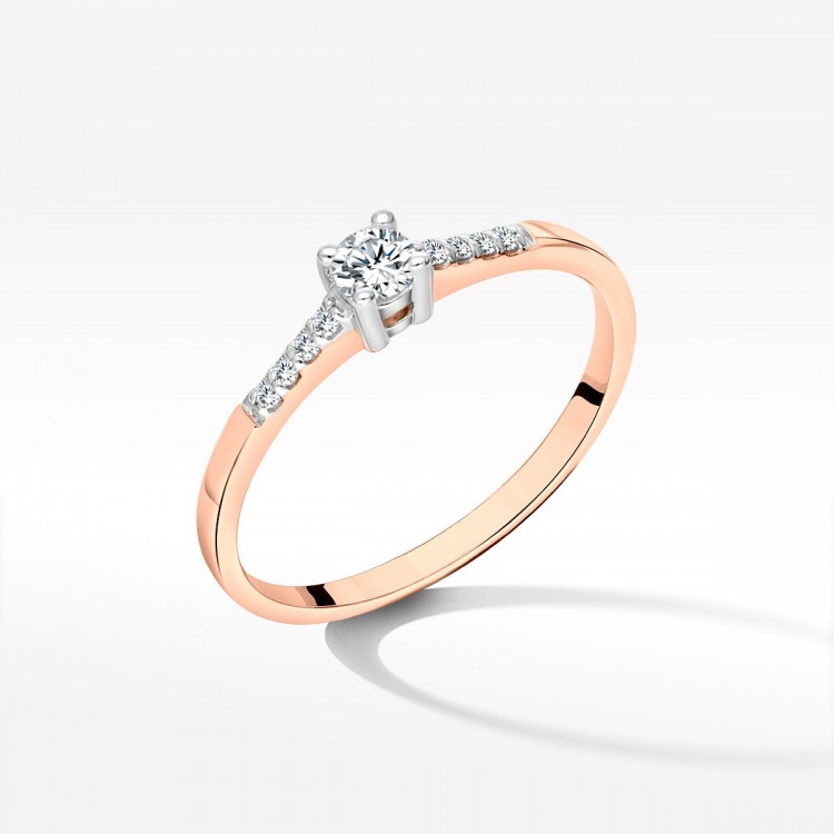 Złoty pierścionek z diamentami