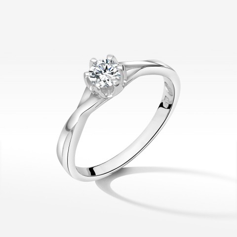 Złoty pierścionek z diamentami