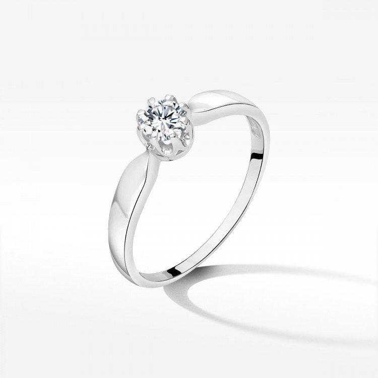 Pierścionek zaręczynowy z diamentem