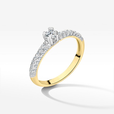 Pierścionek zaręczynowy z diamentami