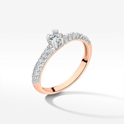 Pierścionek zaręczynowy z diamentami