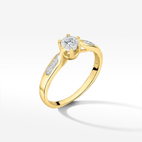 Pierścionek zaręczynowy z diamentami