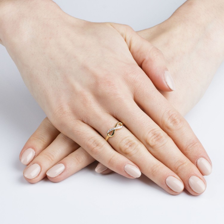 Pierścionek ze złota z nieskończonością