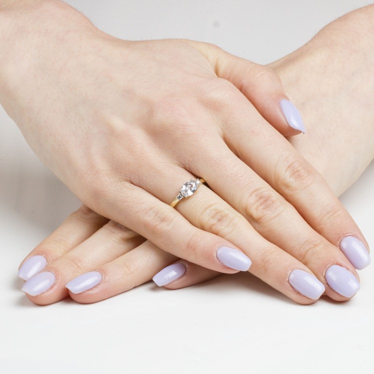 Pierścionek ze złota z białymi cyrkoniami