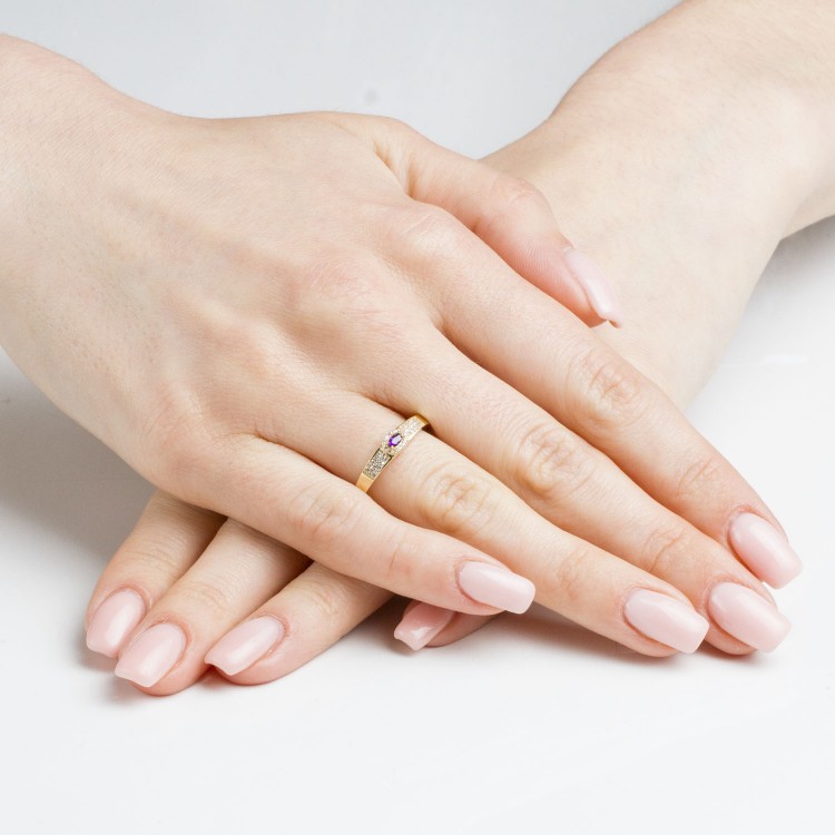 Pierścionek ze złota z fioletową cyrkonią