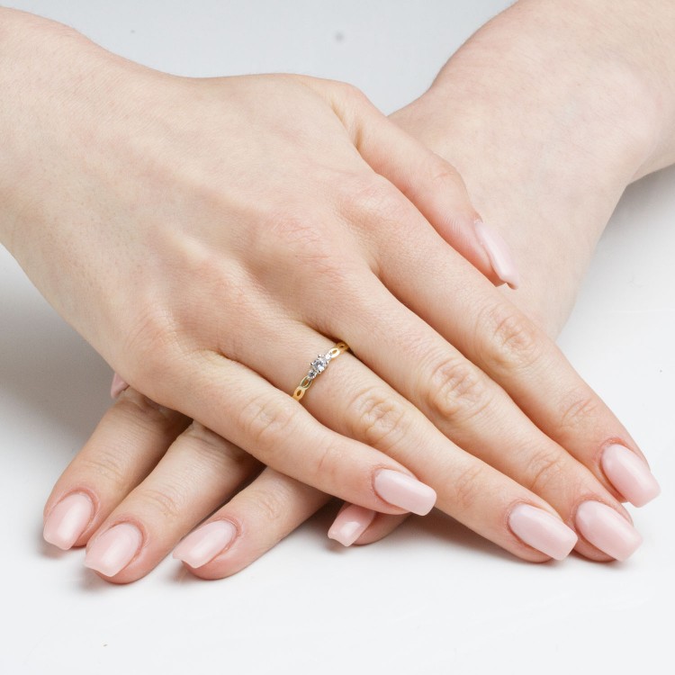 Pierścionek ze złota z cyrkoniami