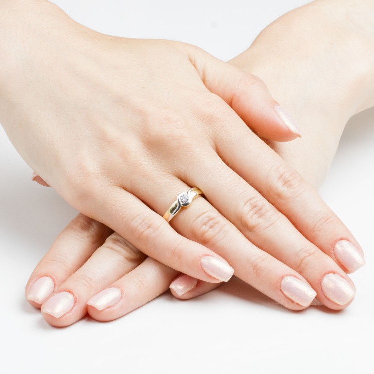 Pierścionek ze złota z cyrkonią