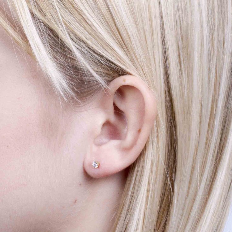 Klasyczne kolczyki ze złota