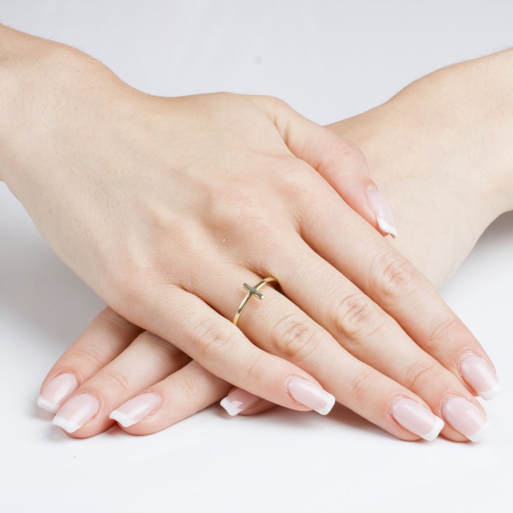 Pierścionek ze złota krzyżyk