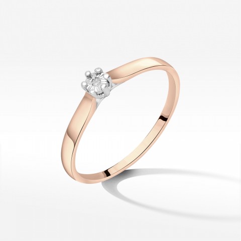 Pierścionek z jednym diamentem