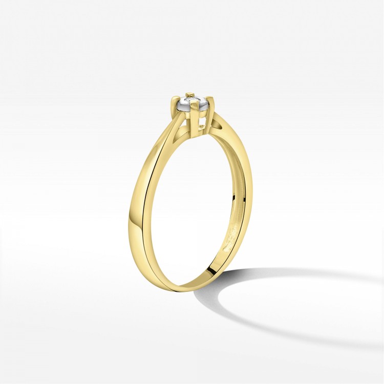 Pierścionek z jednym diamentem