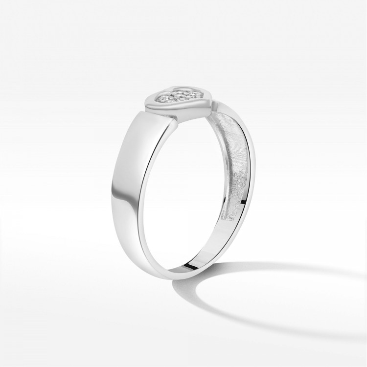 Złoty pierścionek z motywem serca i diamentem