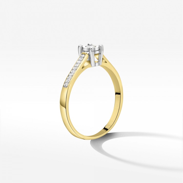 Pierścionek ze złota z diamentami