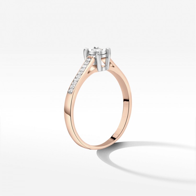 Pierścionek ze złota z diamentami