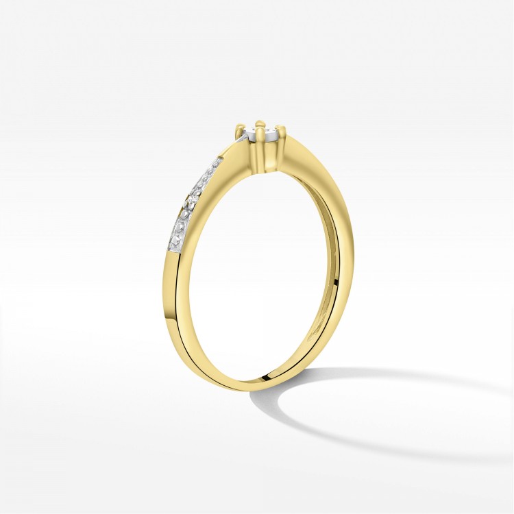 Pierścionek ze złota z diamentami